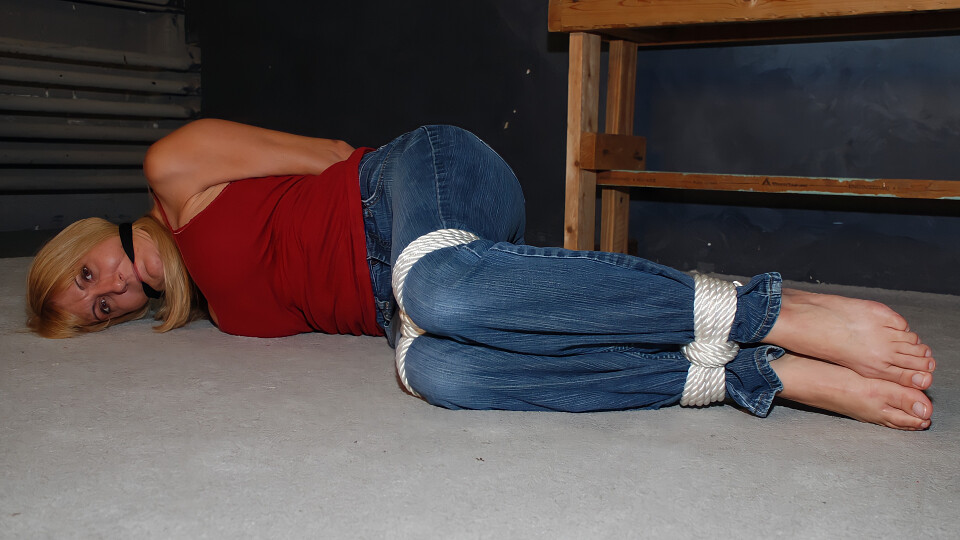 Barefoot Bound in Jeans - Dakota